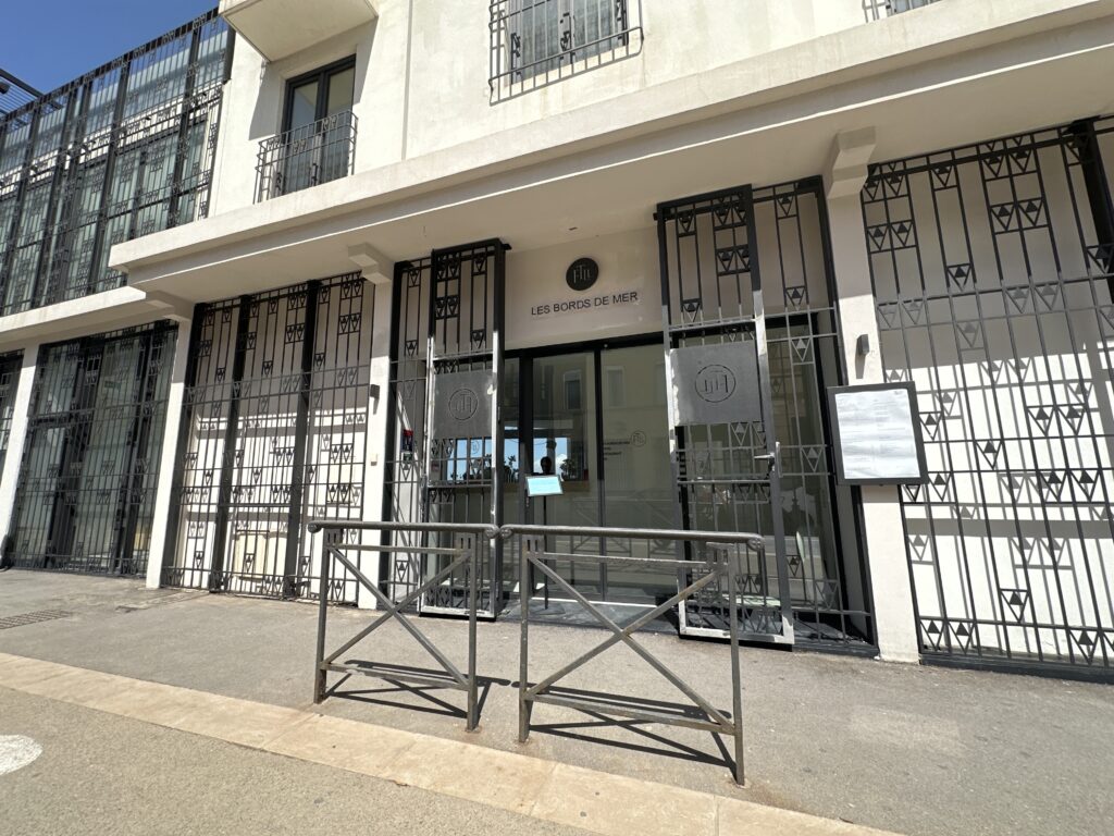 Hôtel Les Bords de mer – La Corniche