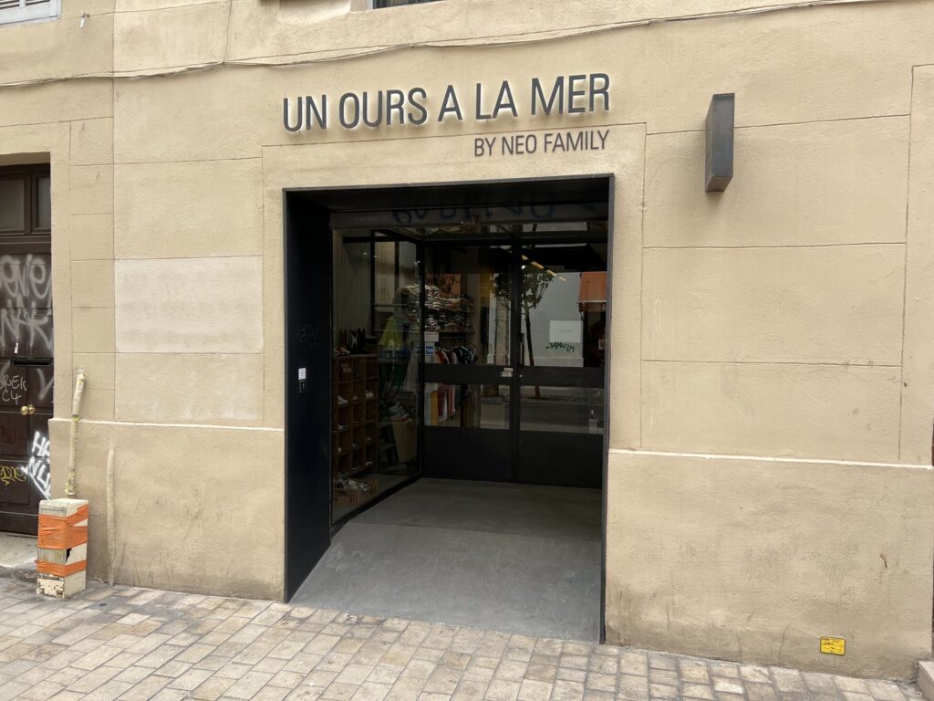 Un Ours à la Mer by Neo Family