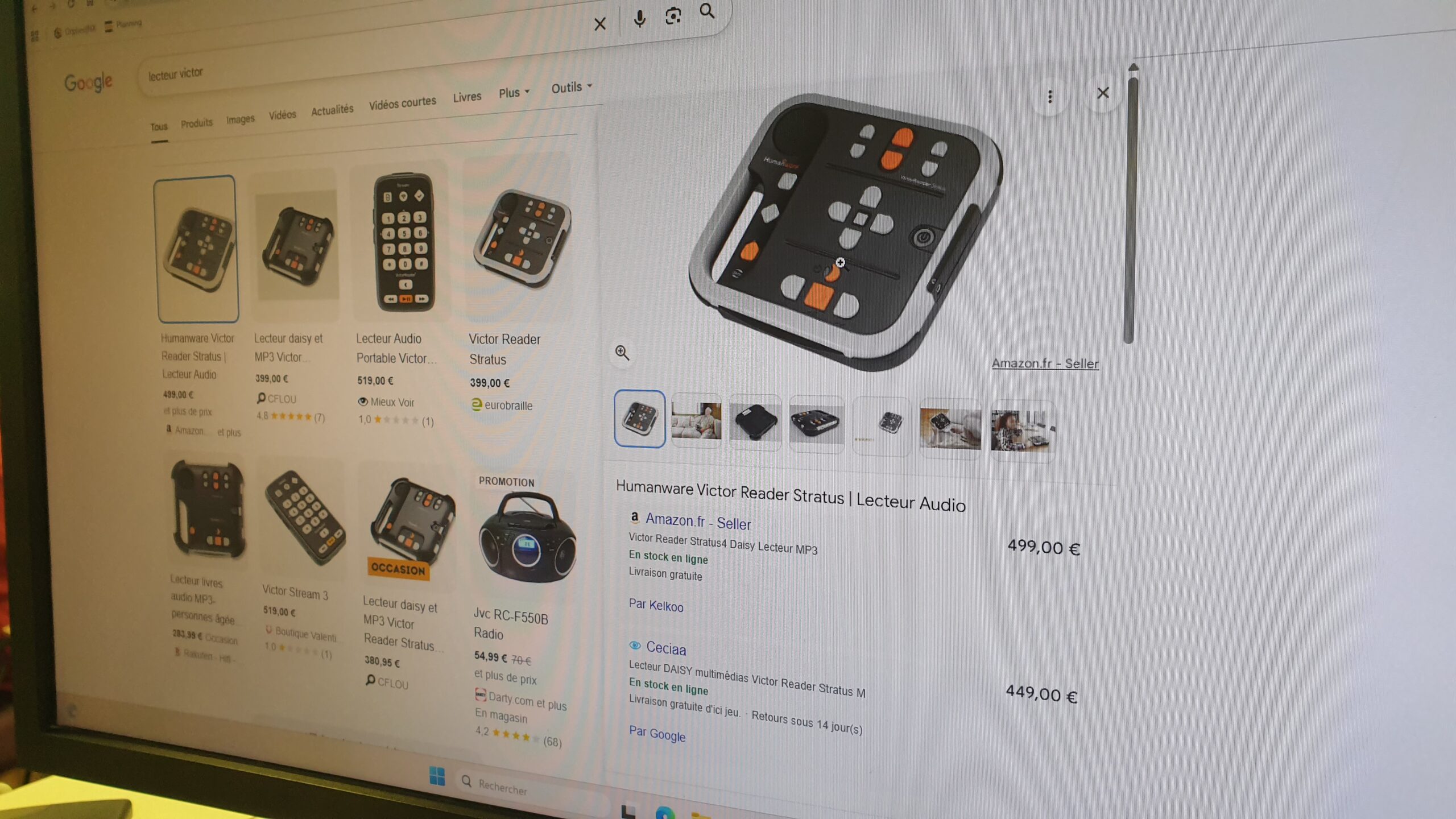 Un écran d’ordinateur affichant une recherche Google de lecteurs audio spécialisés, avec un modèle mis en avant sur la droite et plusieurs résultats similaires sur la gauche.