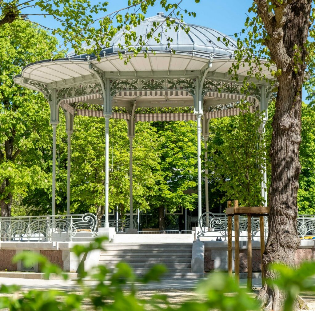 Le kiosque à musique de la source de l&rsquo;Hôpital