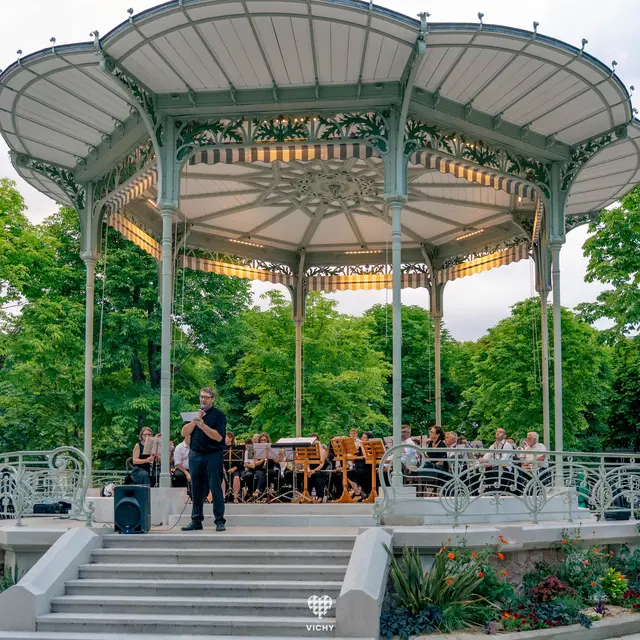Le kiosque à musique de la source de l'Hôpital
