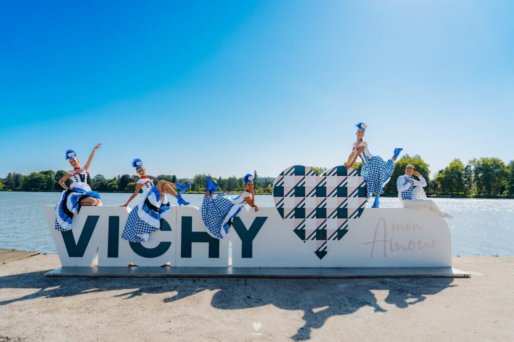 Vichy Pétille — Le Grand Cabaret retrace 2 000 ans d'histoire de la Reine des Villes d'Eaux