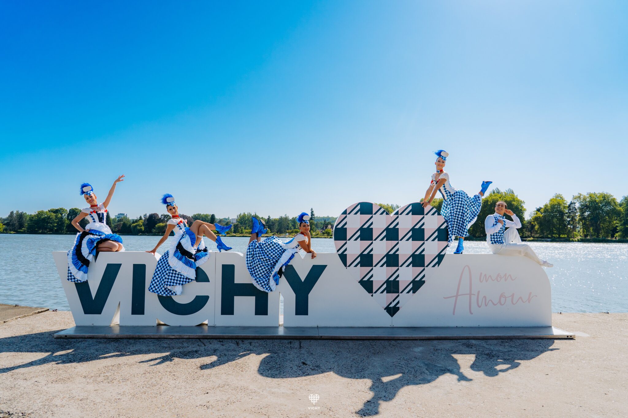 Vichy Pétille — Le Grand Cabaret retrace 2 000 ans d'histoire de la Reine des Villes d'Eaux