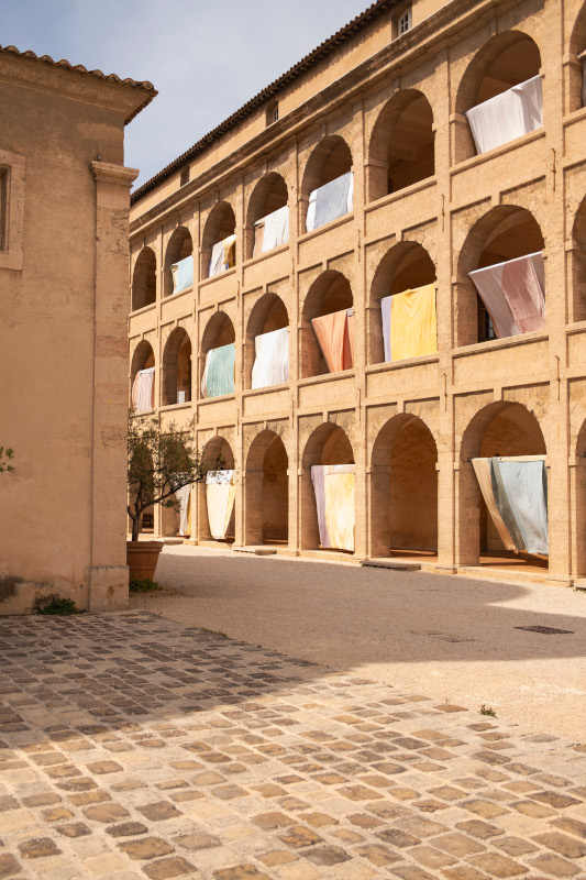 Dormir comme le soleil — Adrien Vescovi investit la Vieille Charité Marseille
