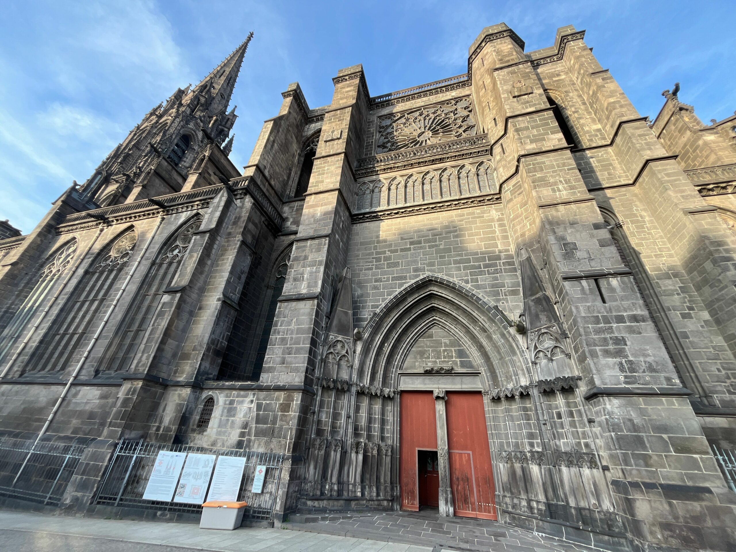 Cathédrale notre dame de l’assomption Clermont Ferrand